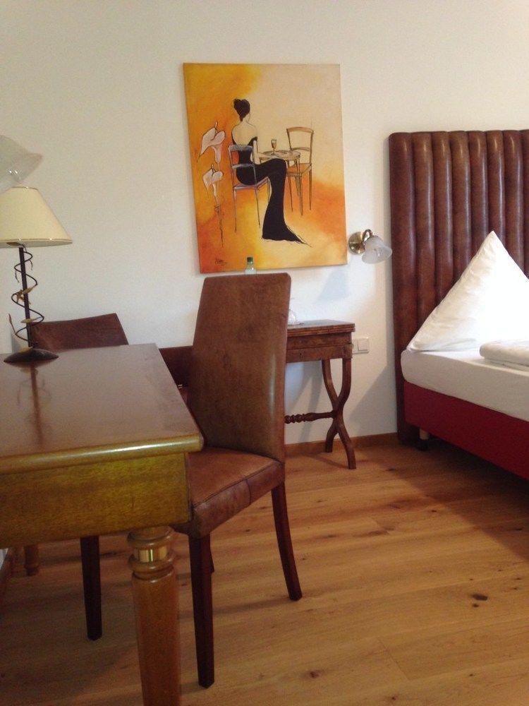 Uno Hotel Chapeau Noir - Free Parking Überherrn Kültér fotó