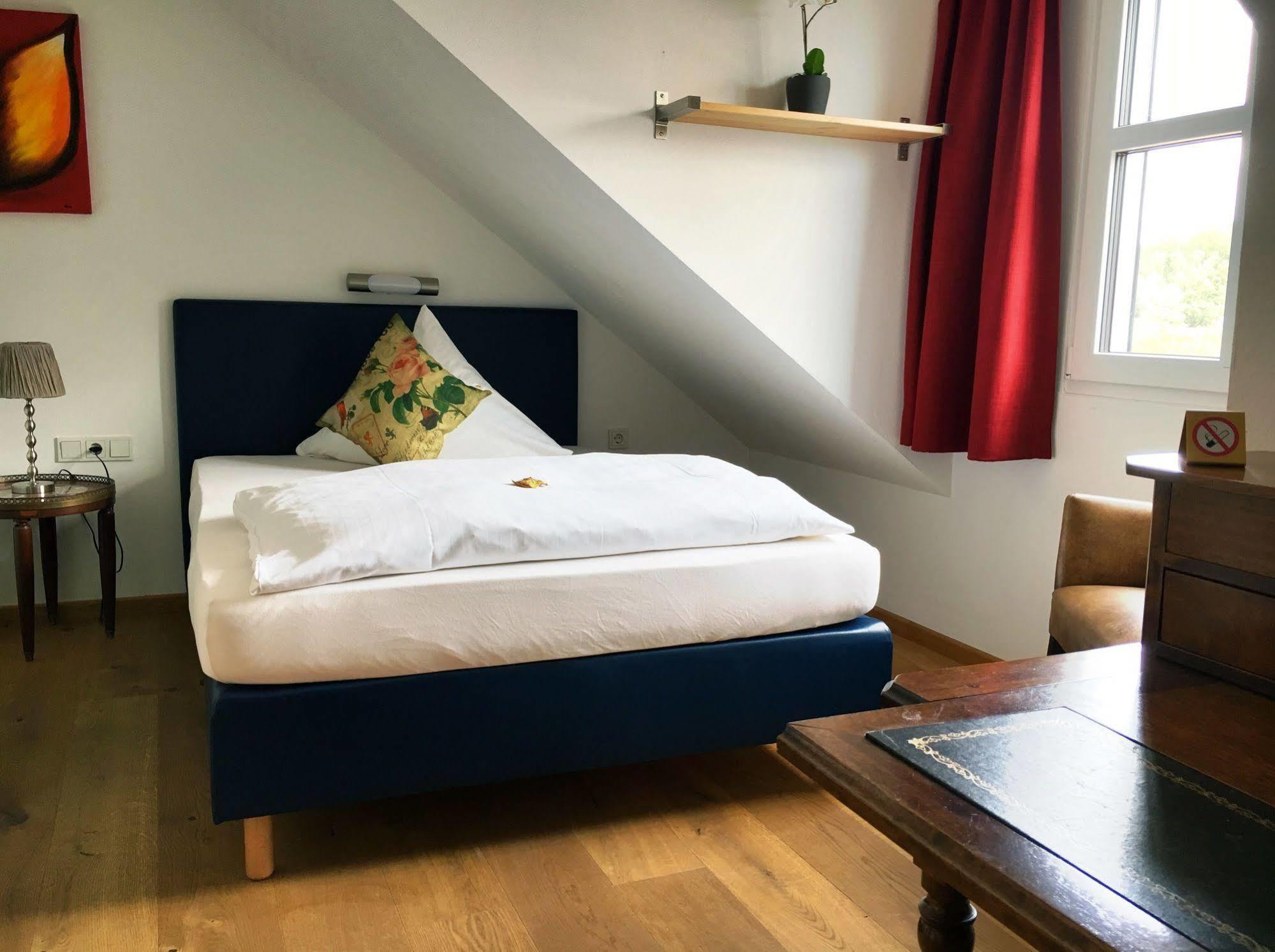 Uno Hotel Chapeau Noir - Free Parking Überherrn Kültér fotó