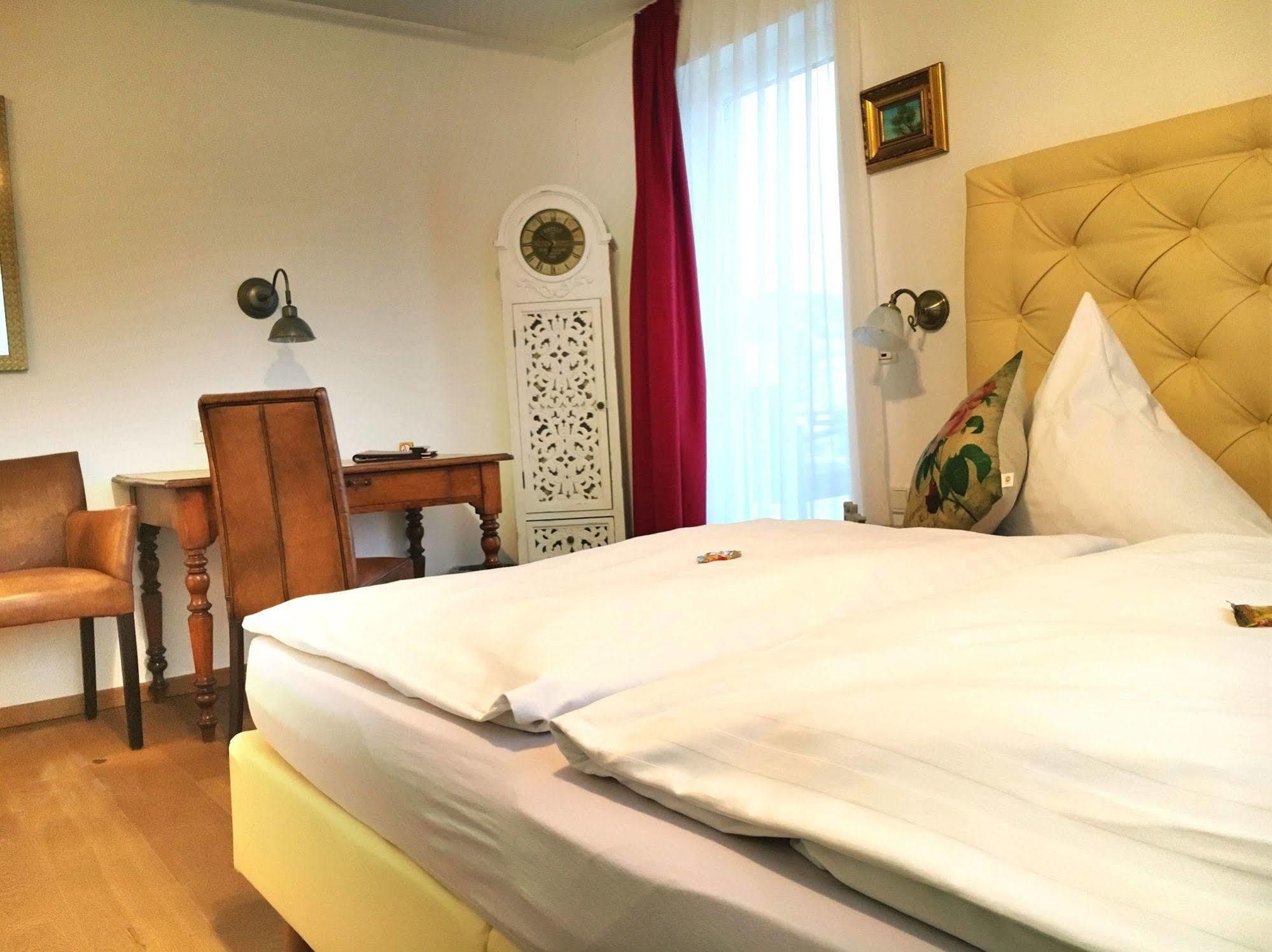 Uno Hotel Chapeau Noir - Free Parking Überherrn Kültér fotó