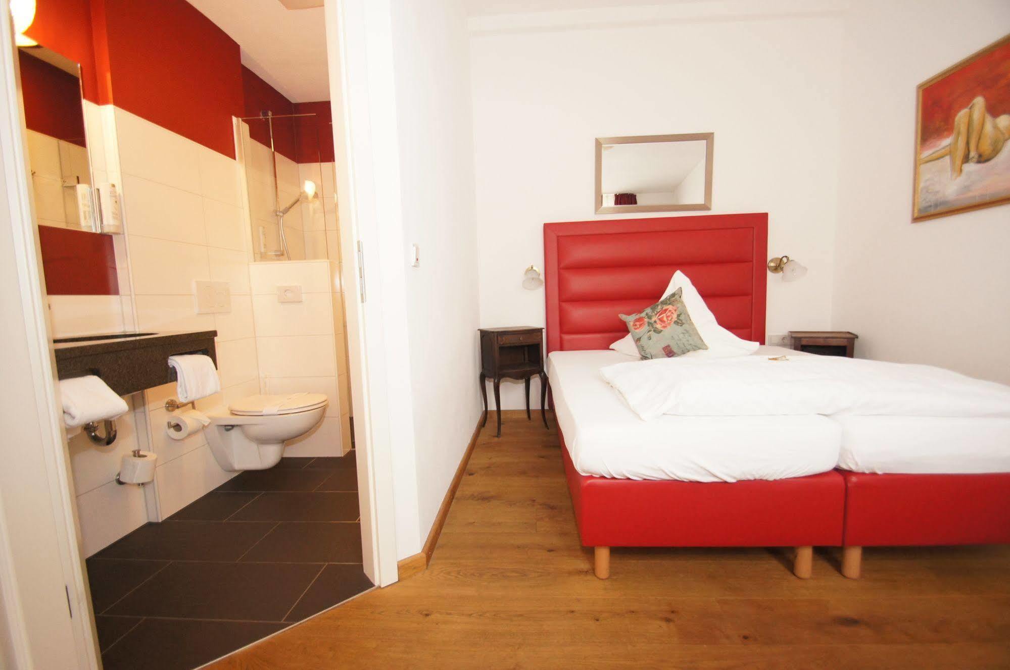 Uno Hotel Chapeau Noir - Free Parking Überherrn Kültér fotó