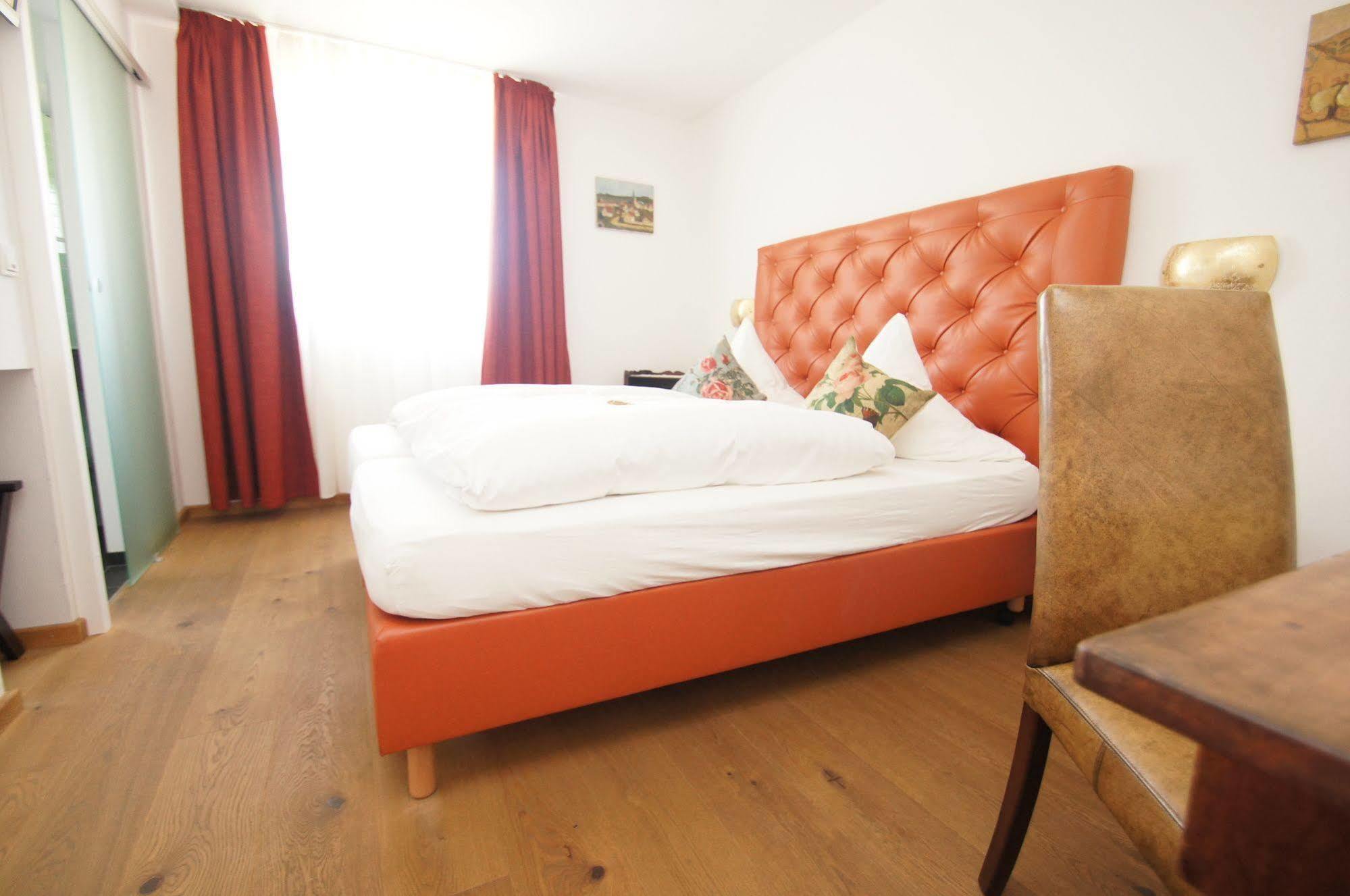Uno Hotel Chapeau Noir - Free Parking Überherrn Kültér fotó