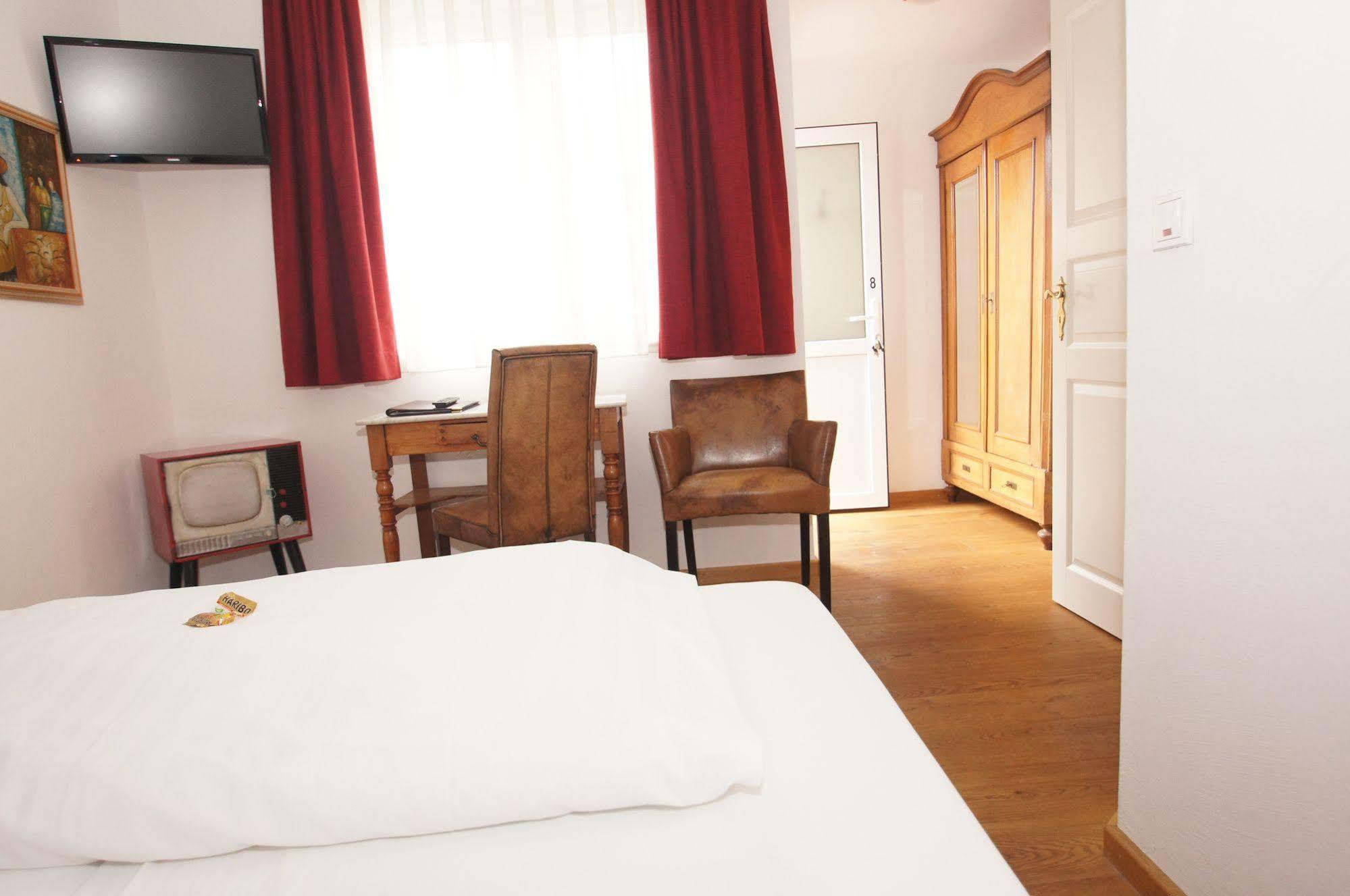 Uno Hotel Chapeau Noir - Free Parking Überherrn Kültér fotó